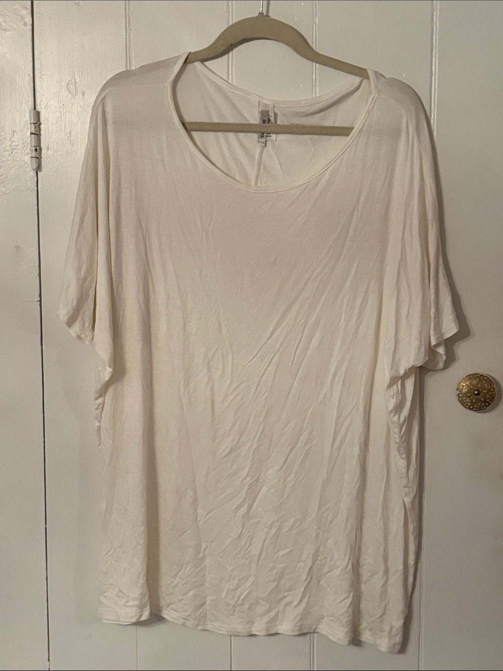 Brenda’s Relaxed Scoop Neck Women's Tunic Top in Cream L